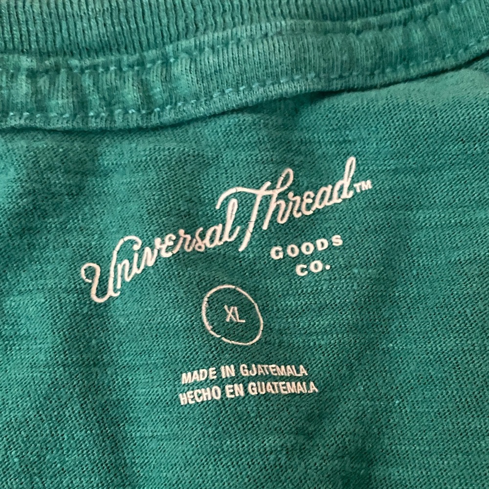 Vacay Bundle shirts and shorts - Picture 5 of 6